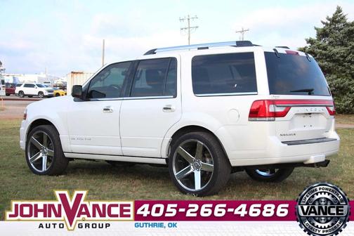 White Platinum Tri-Coat Metallic 2015 Lincoln Navigator Base