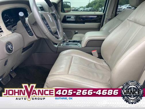 White Platinum Tri-Coat Metallic 2015 Lincoln Navigator Base