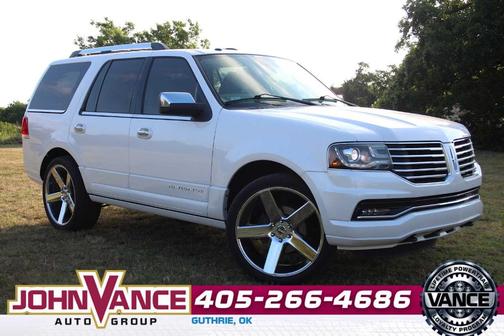 White Platinum Tri-Coat Metallic 2015 Lincoln Navigator Base