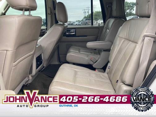 White Platinum Tri-Coat Metallic 2015 Lincoln Navigator Base