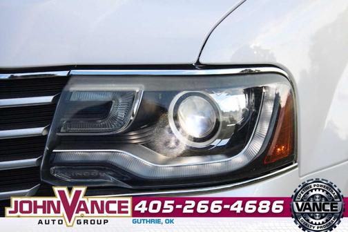 White Platinum Tri-Coat Metallic 2015 Lincoln Navigator Base
