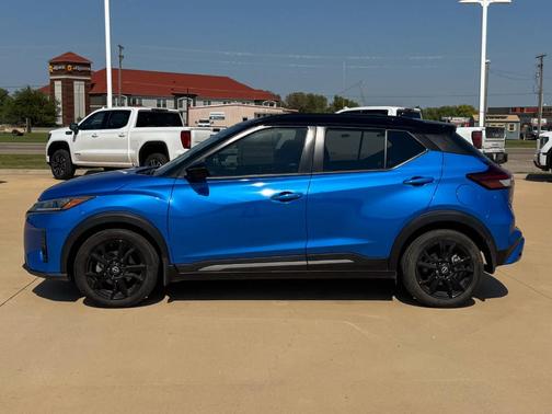 2023 Nissan Kicks SR
