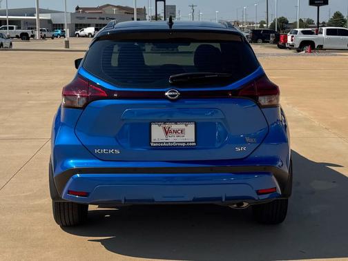 2023 Nissan Kicks SR