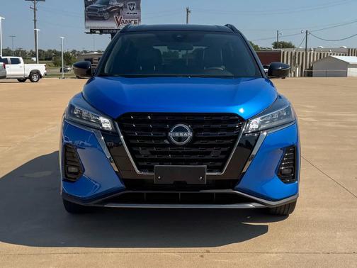 2023 Nissan Kicks SR
