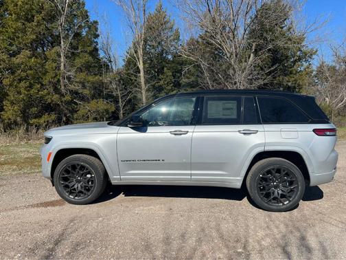 2025 Jeep Grand Cherokee Summit
