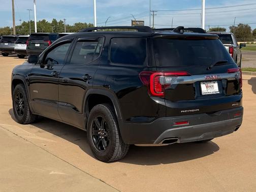 2023 GMC Acadia AT4