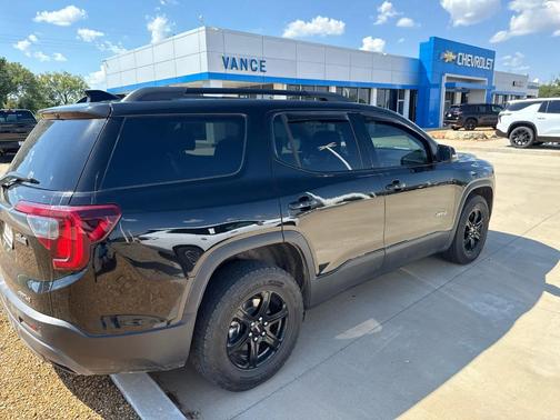 2023 GMC Acadia AT4