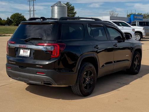2023 GMC Acadia AT4