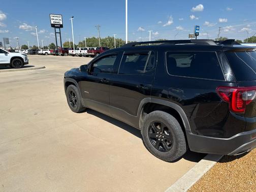 2023 GMC Acadia AT4