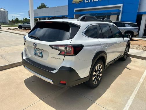 Crystal White Pearl 2024 Subaru Outback Limited
