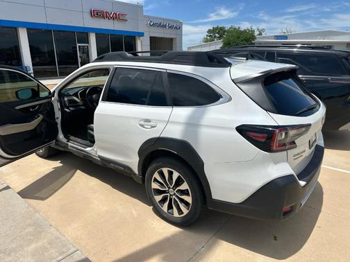 Crystal White Pearl 2024 Subaru Outback Limited