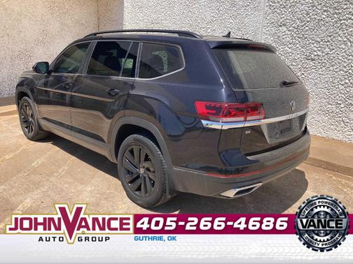 Deep Black Pearl Effect 2023 Volkswagen Atlas 2.0T SE w/Technology