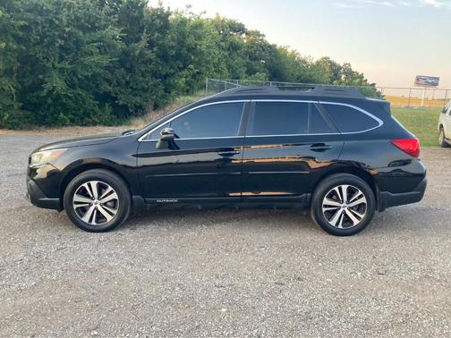 Crystal Black Silica 2018 Subaru Outback 3.6R Limited