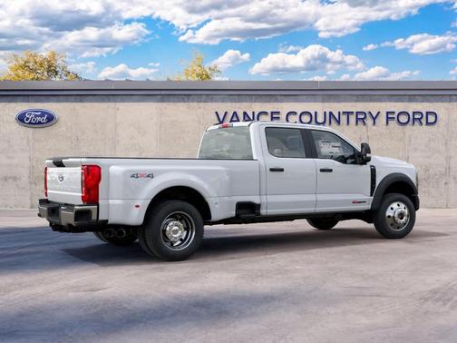 Oxford White 2027 Ford F-450 XL