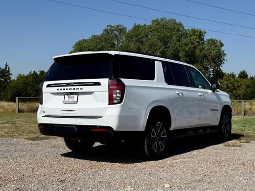 Summit White 2023 Chevrolet Suburban Z71