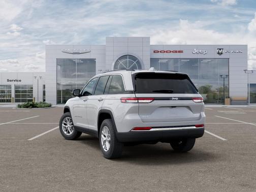 Bright White Clearcoat 2026 Jeep Grand Cherokee Laredo X