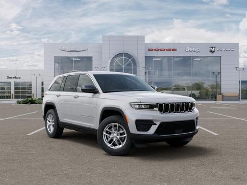 Bright White Clearcoat 2026 Jeep Grand Cherokee Laredo X