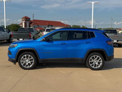2023 Jeep Compass Latitude Lux