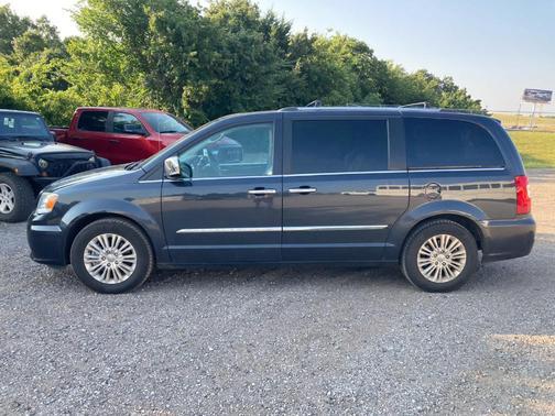 Maximum Steel Metallic 2014 Chrysler Town & Country Limited