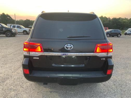 2016 Toyota Land Cruiser V8
