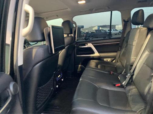 2016 Toyota Land Cruiser V8