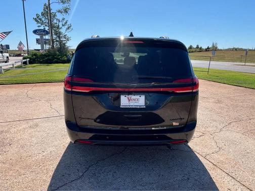 Diamond Black 2025 Chrysler Pacifica Limited