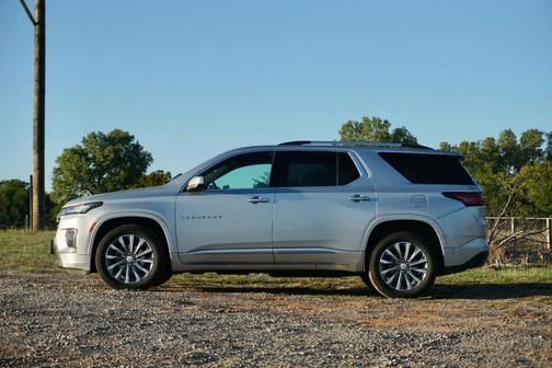 Silver Ice Metallic 2022 Chevrolet Traverse Premier