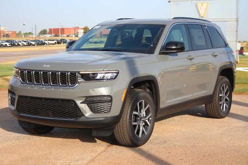 Sting Gray Clearcoat 2027 Jeep Grand Cherokee Laredo X