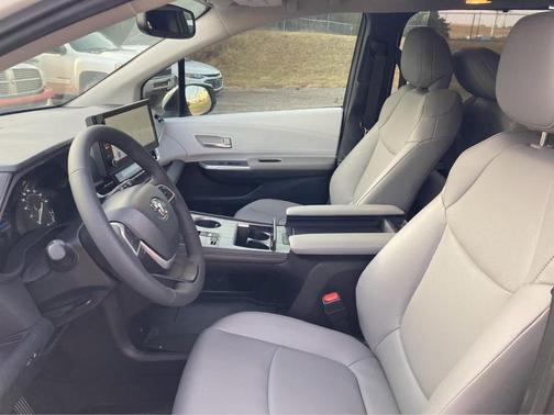 Wind Chill Pearl 2026 Toyota Sienna XLE
