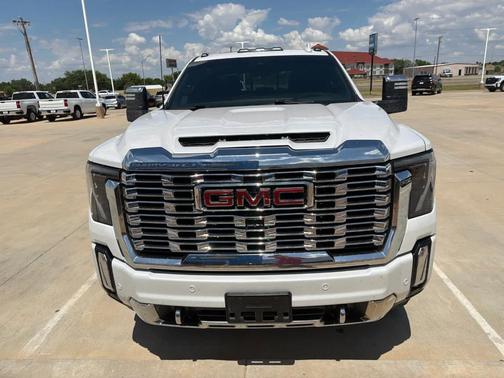 White Frost Tri-Coat 2024 GMC Sierra 2500 Denali