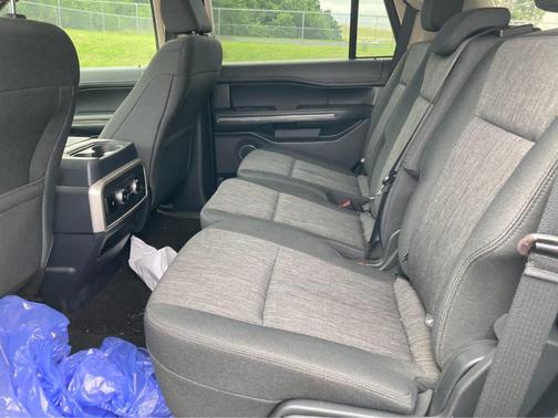 Oxford White 2023 Ford Expedition XLT