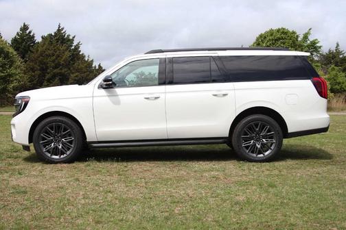 Star White 2026 Ford Expedition Max Platinum