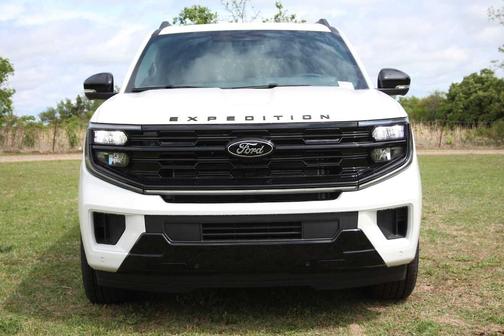 Star White 2026 Ford Expedition Max Platinum