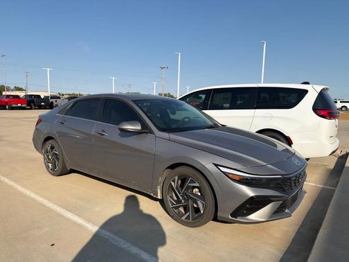 Metal 2025 Hyundai ELANTRA Limited