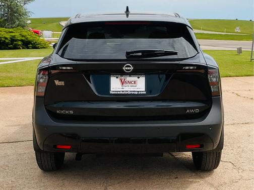 2025 Nissan Kicks S