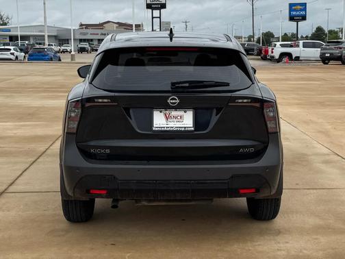 2025 Nissan Kicks S