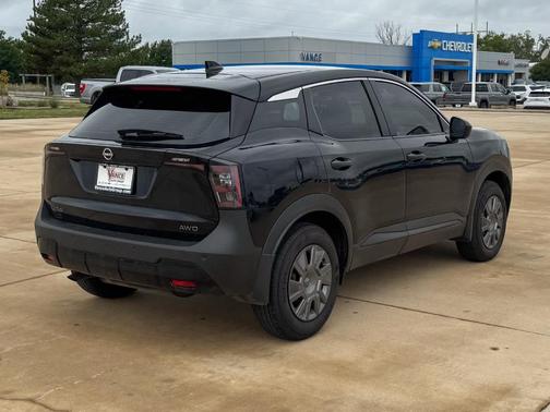 2025 Nissan Kicks S