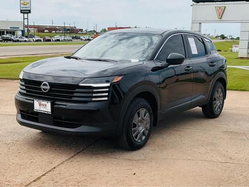 2025 Nissan Kicks S
