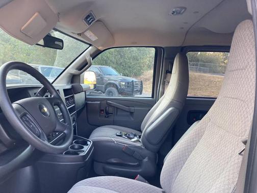 Summit White 2025 Chevrolet Express 3500 LT