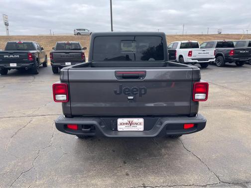 2026 Jeep Gladiator Sport