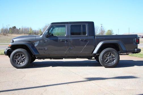 Granite Crystal Clearcoat Metallic 2026 Jeep Gladiator Sport