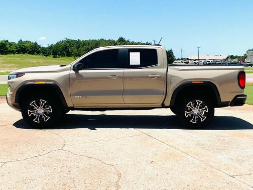 2024 GMC Canyon AT4