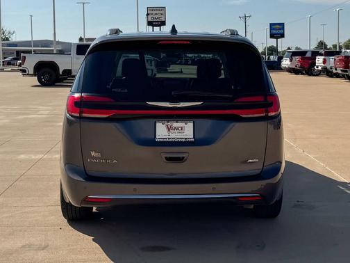 2021 Chrysler Pacifica Touring-L
