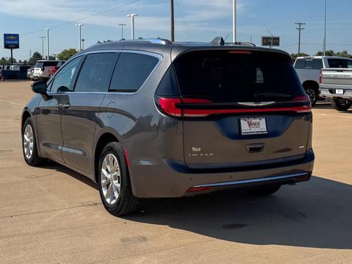 2021 Chrysler Pacifica Touring-L