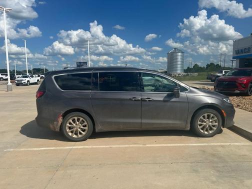 2021 Chrysler Pacifica Touring-L