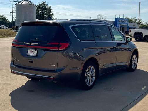 2021 Chrysler Pacifica Touring-L