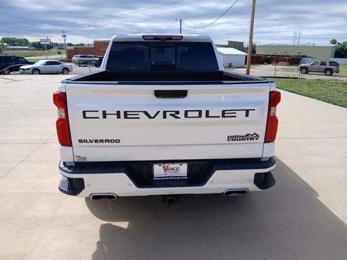 Iridescent Pearl Tricoat 2023 Chevrolet Silverado 1500 High Country