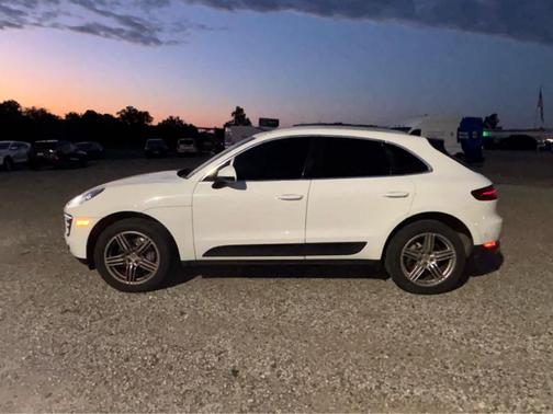 White 2018 Porsche Macan S