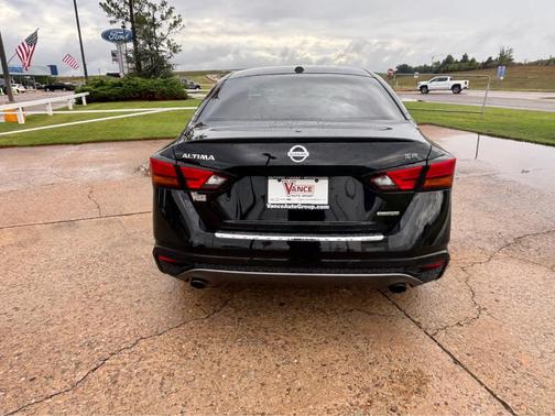 Black 2021 Nissan Altima 2.0 SR