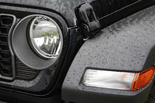 Black Clearcoat 2026 Jeep Gladiator Sport